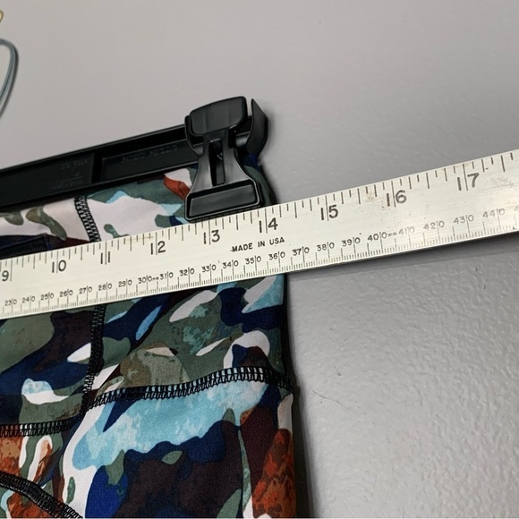Free People Movement FP Guinevere camo ruched 7/8 leggings.‎ Size 6P - Picture 9 of 10